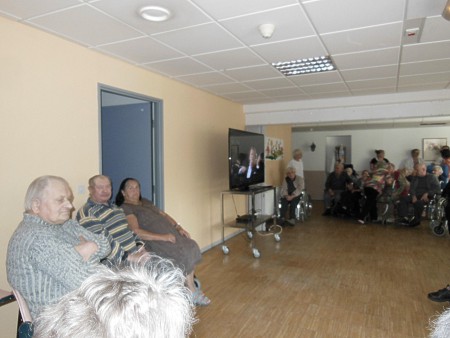 Cérémonie de remise de l'écran plat aux résidents